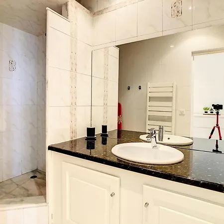 1 Bedroom Flat With Balcony Center Croisette 6ppl * Cannes